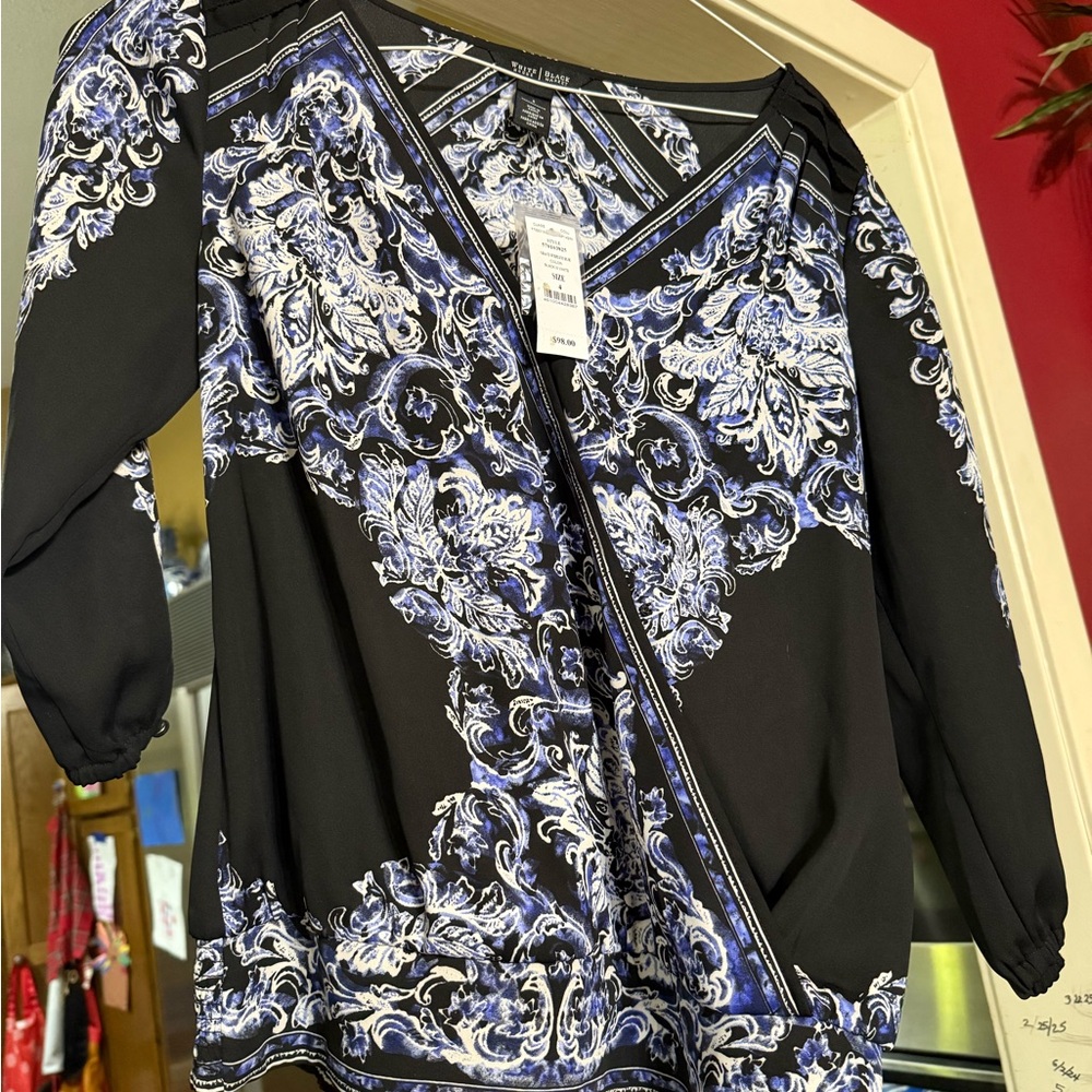 Ladies top. Look great with white denim or pants.